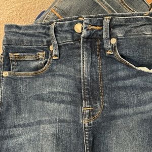 EUC Good American 00/24 denim skirt w back slit. Runs small